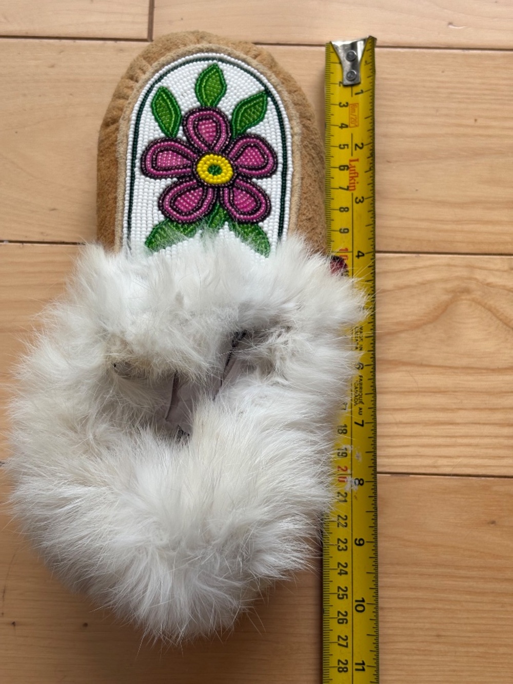 Authentic Indigenous Beaded Moccasins Suede Fur Trim Floral Slippers, Sz 6 - Picture 10 of 15